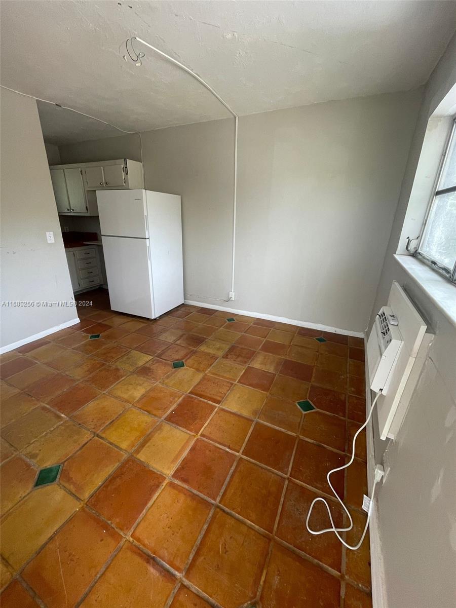 LAUDERDALE PARK 6-33 1/2 - Residential Lease