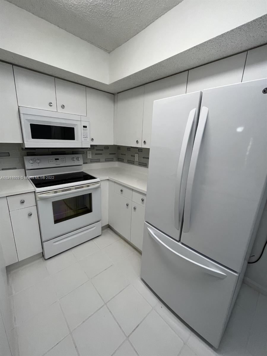 Security Guard is at the gate, they will not be allowed your clients to get access without you being there! All the offers must be submitted with a clear photo ID, rental application, credit score, and background report for EACH adult living in the unit. Minimum Credit Score requested by Condo Association: 650.