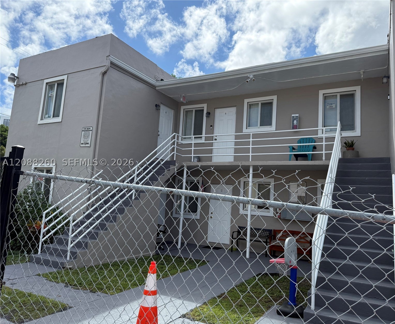 172 NW 12th St 1