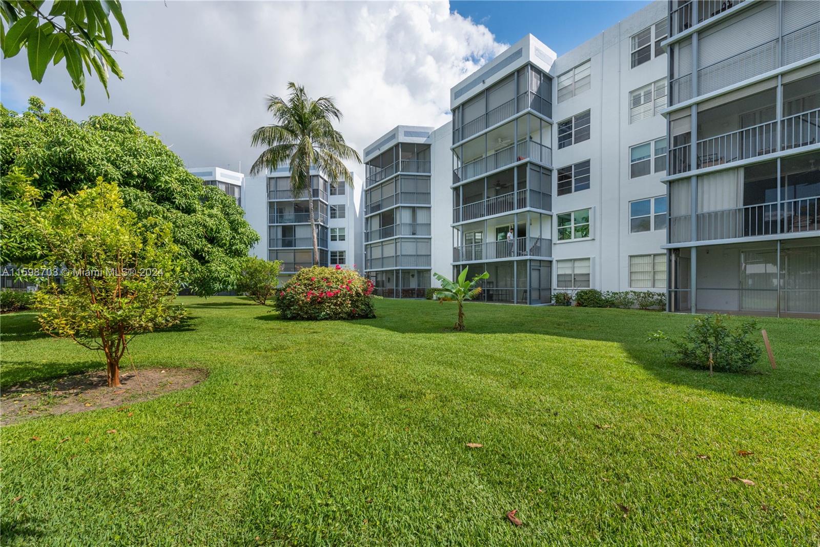 BOCA TEECA CONDO 9 - Residential