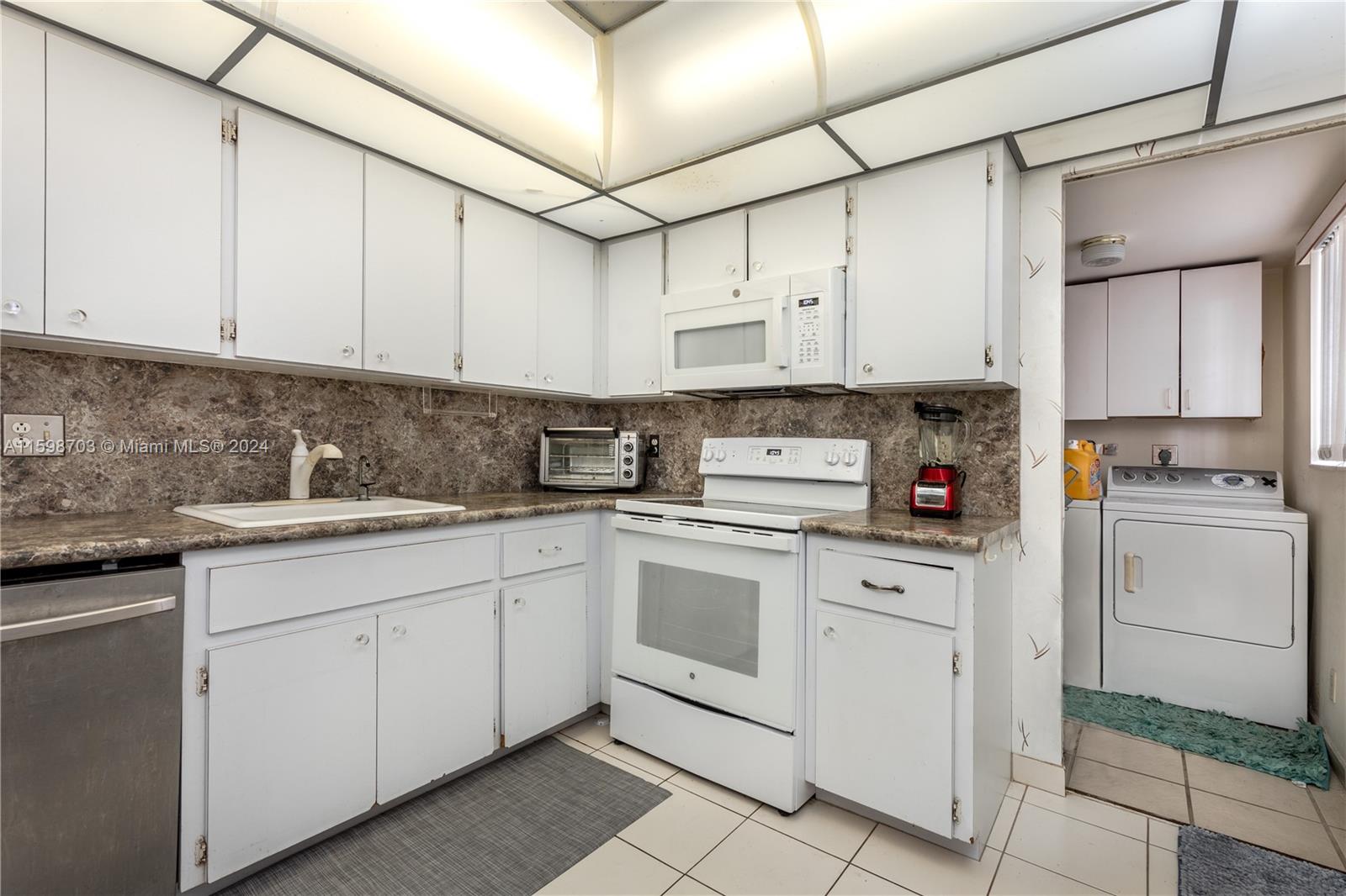 BOCA TEECA CONDO 9 - Residential