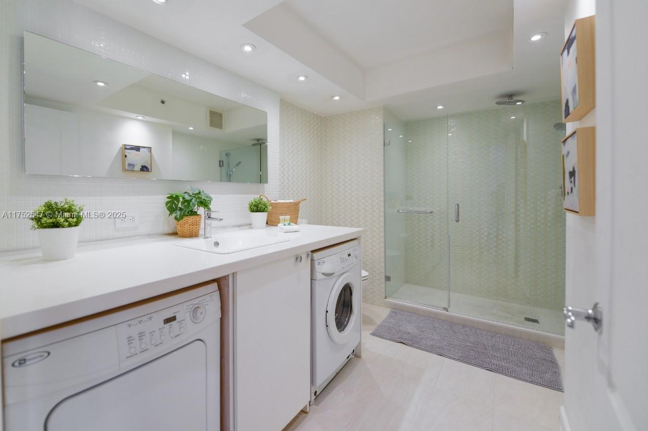 THE CLUB AT BRICKELL BAY - Residential