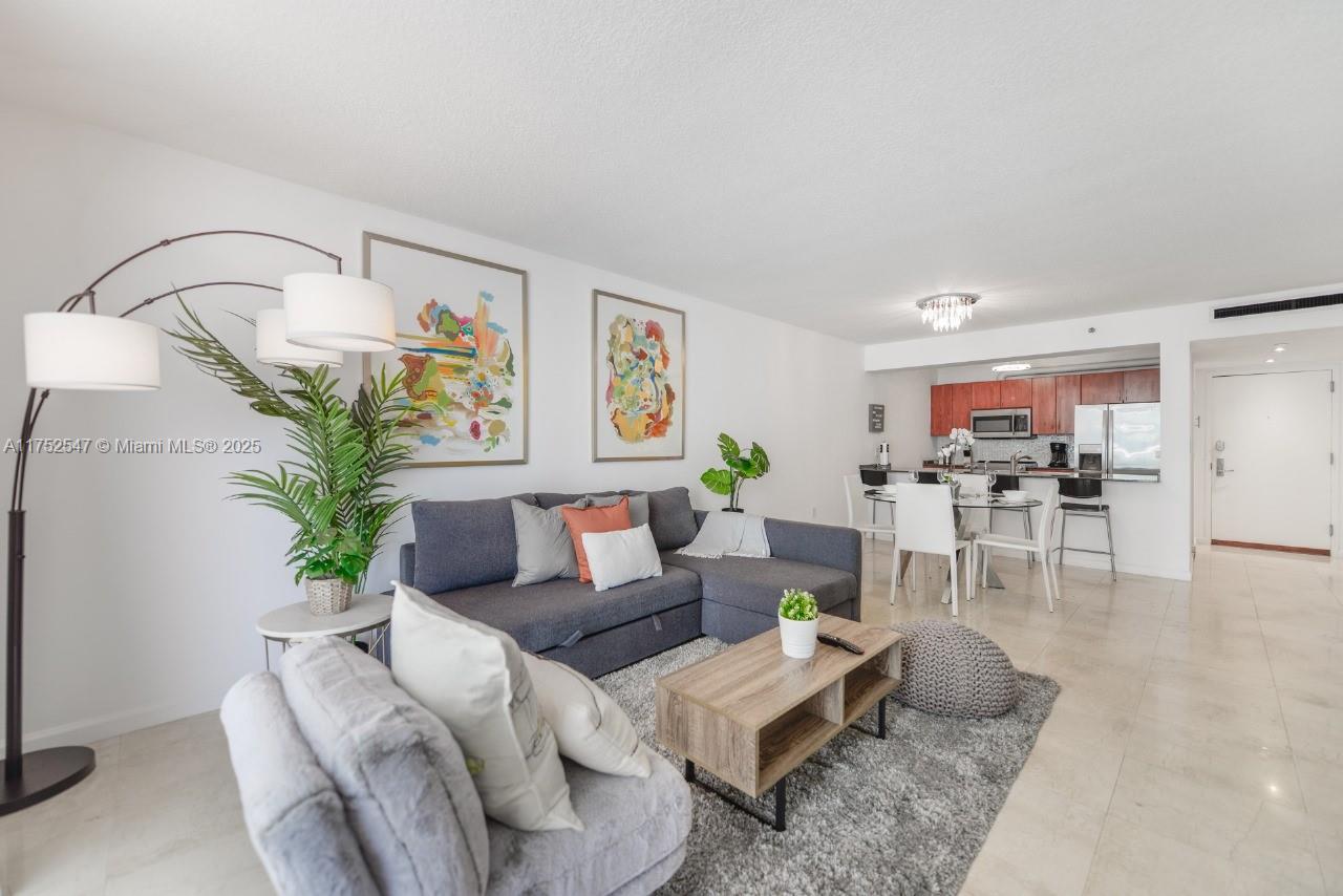 1200 Brickell Bay Dr 2107