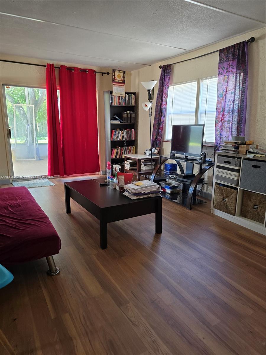 Mobile Home with 3 bedrooms, 1 full bath and 1 half bath. No HOA! You own the land. Conveniently located just 11 minutes from Sawgrass Mall with quick access to the expressway. Quiet and well-established area, offering both comfort and great investment opportunity.