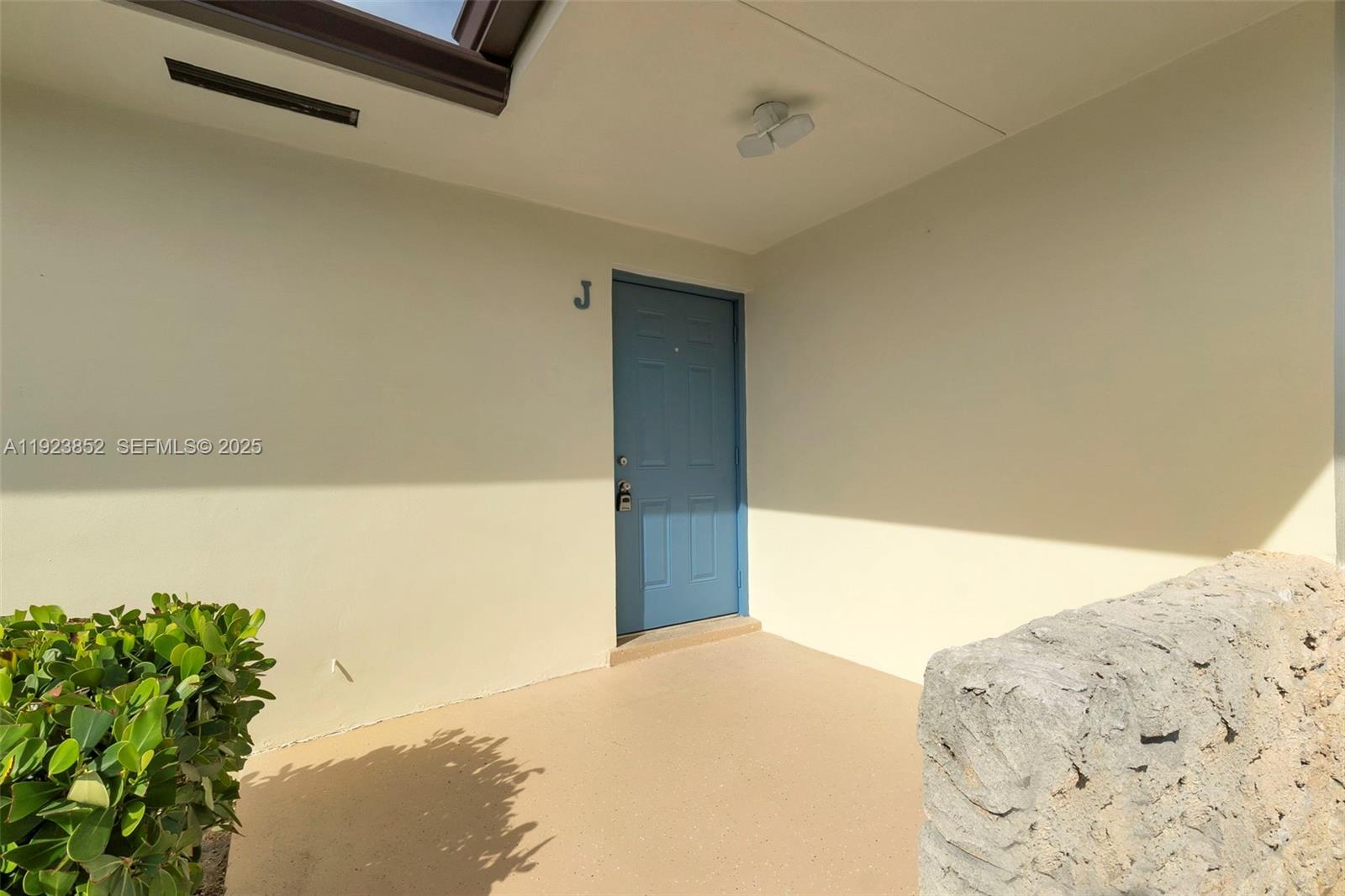 2854 E Crosley Dr E J