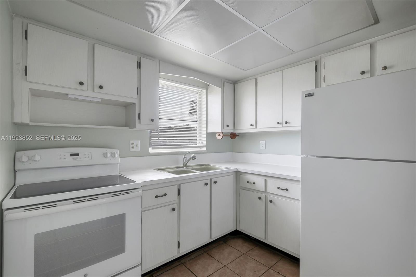 CRESTHAVEN VILLAS 14 COND - Residential