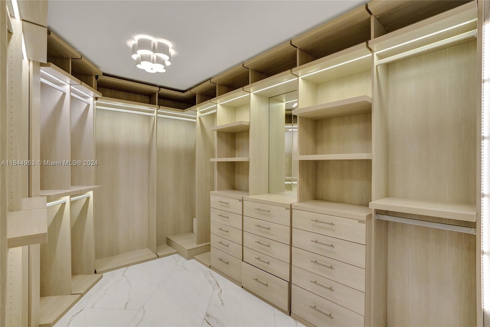 3000 ISL BLVD WILLIAMS IS - Residential
