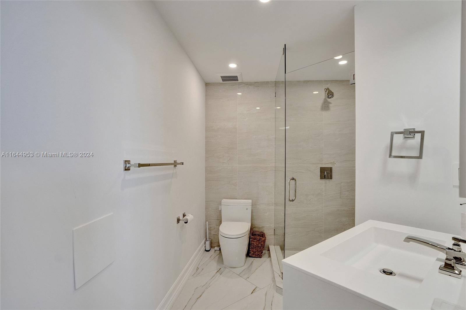 3000 ISL BLVD WILLIAMS IS - Residential
