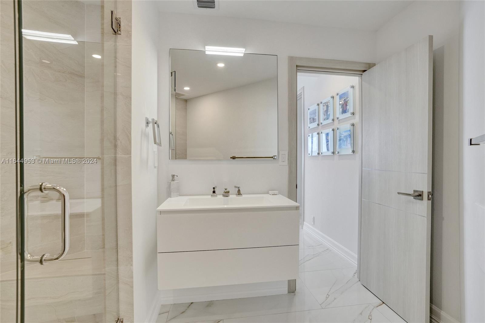3000 ISL BLVD WILLIAMS IS - Residential