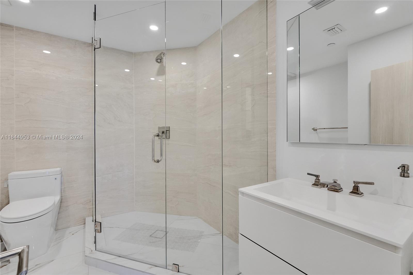 3000 ISL BLVD WILLIAMS IS - Residential