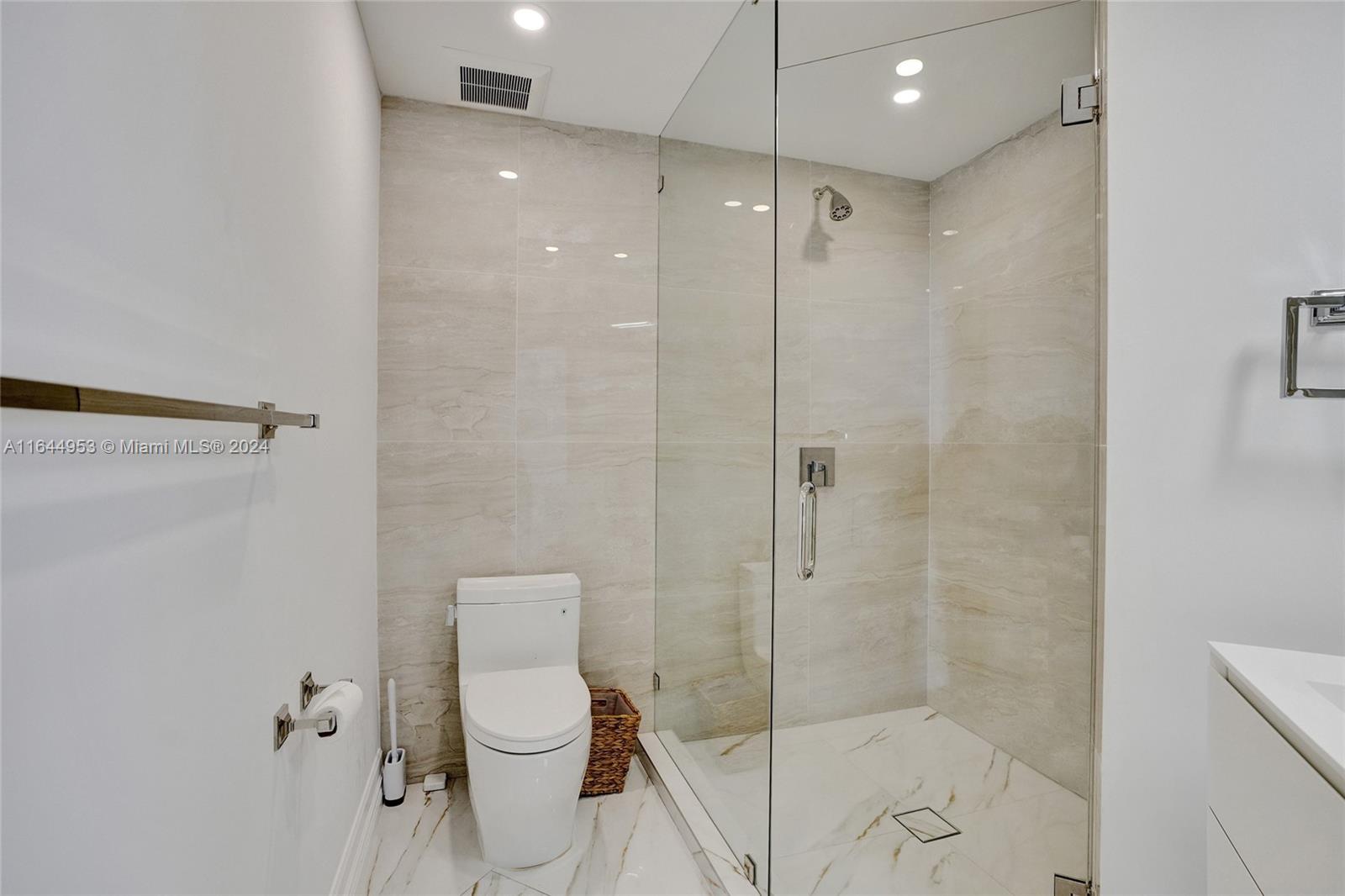3000 ISL BLVD WILLIAMS IS - Residential