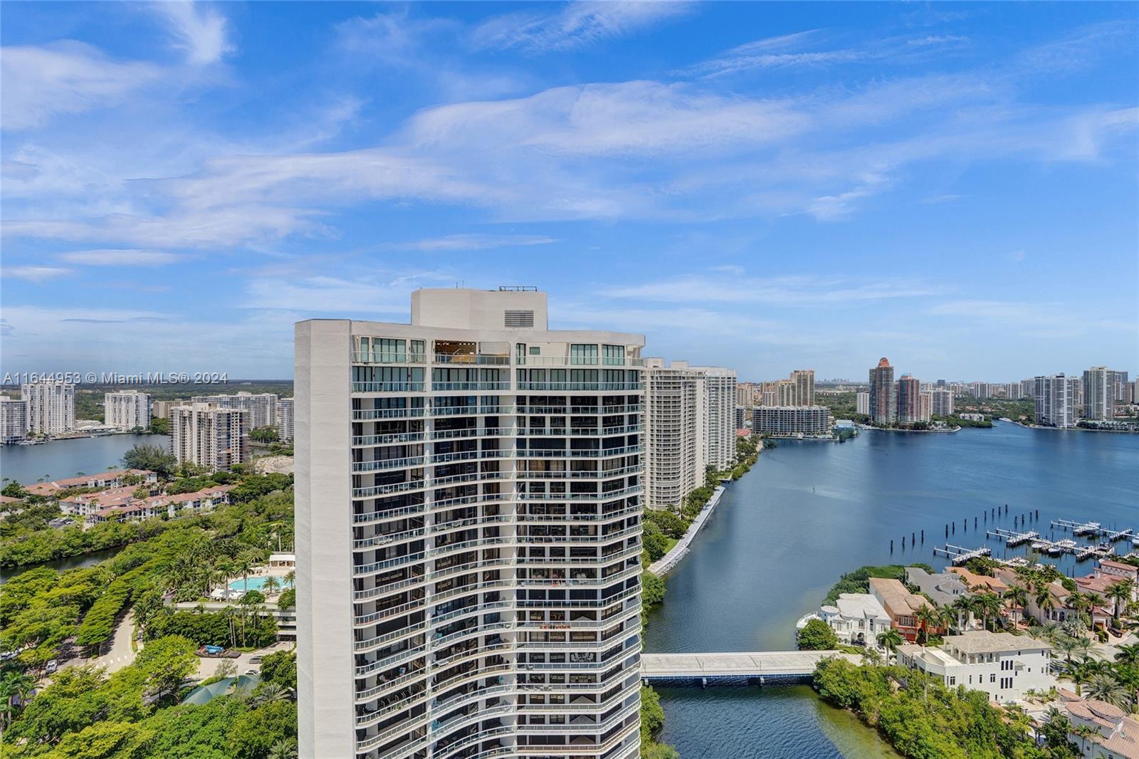 3000 ISL BLVD WILLIAMS IS - Residential