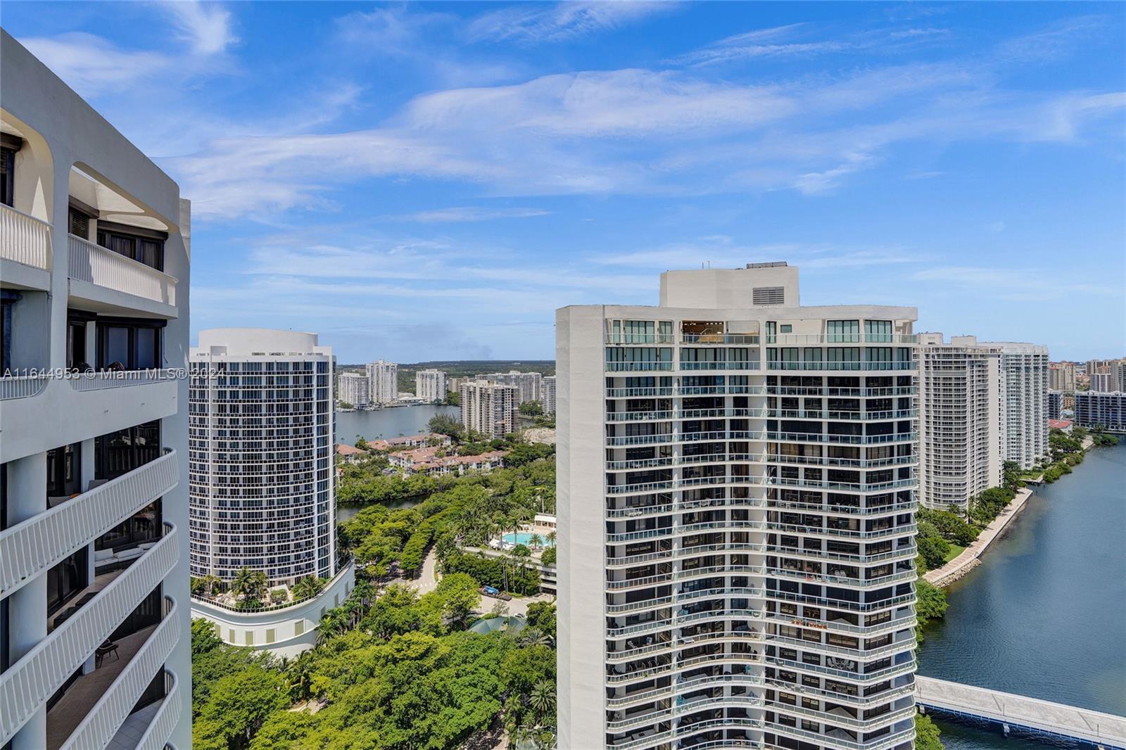 3000 ISL BLVD WILLIAMS IS - Residential