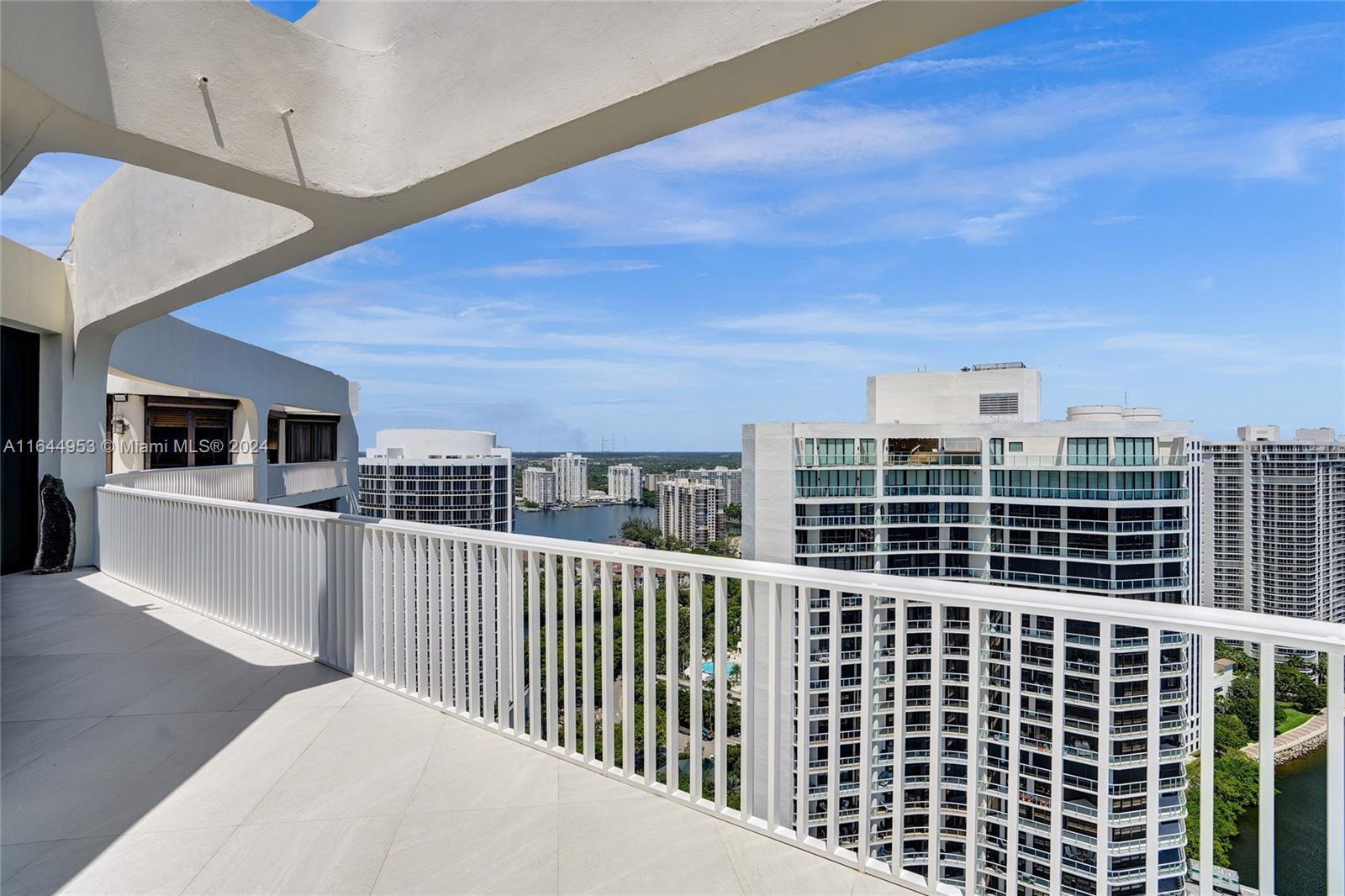 3000 ISL BLVD WILLIAMS IS - Residential