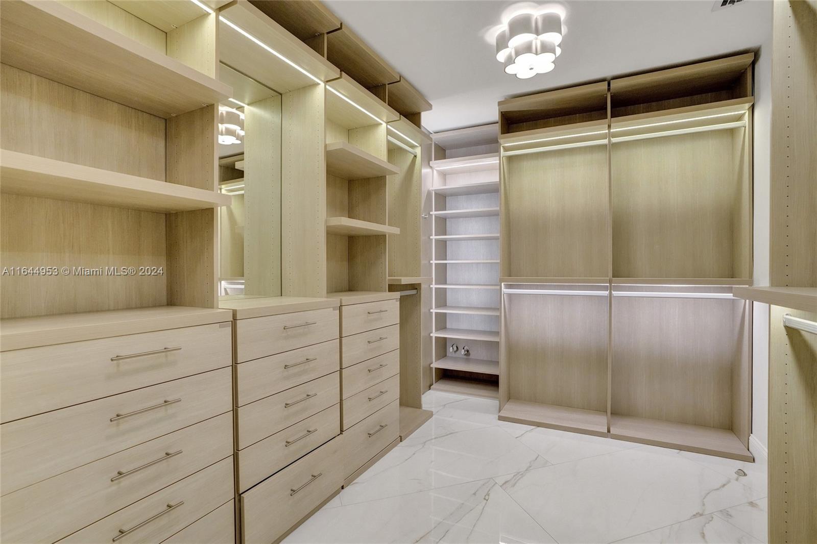 3000 ISL BLVD WILLIAMS IS - Residential