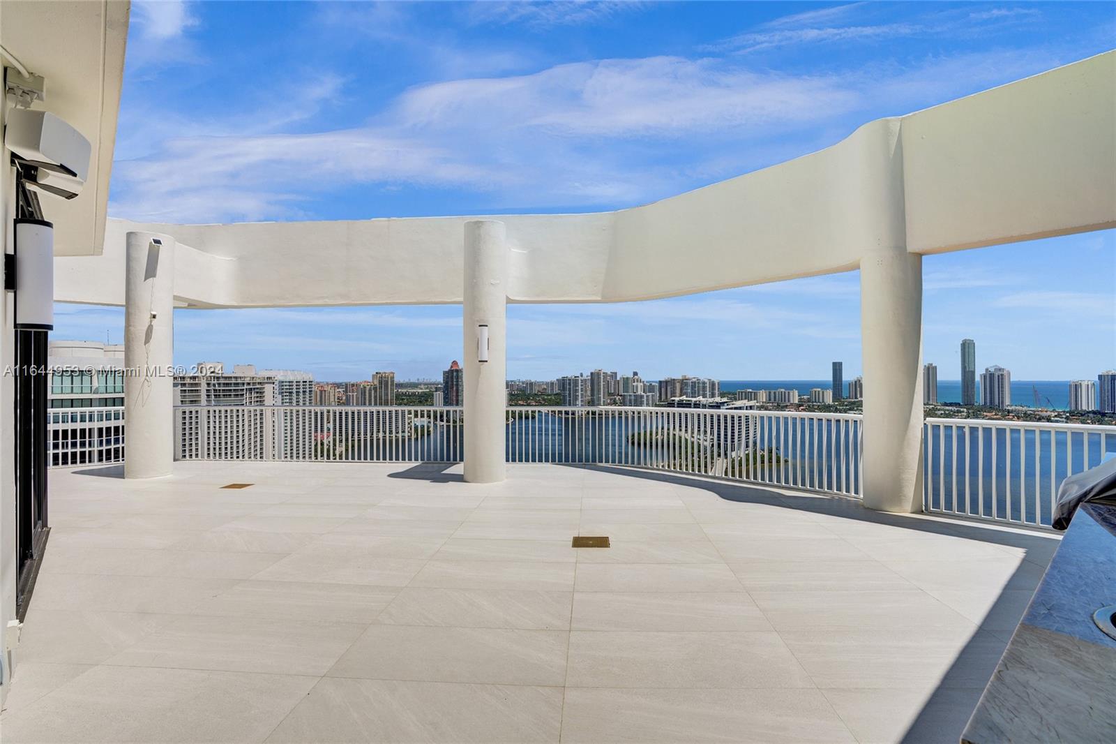 3000 ISL BLVD WILLIAMS IS - Residential
