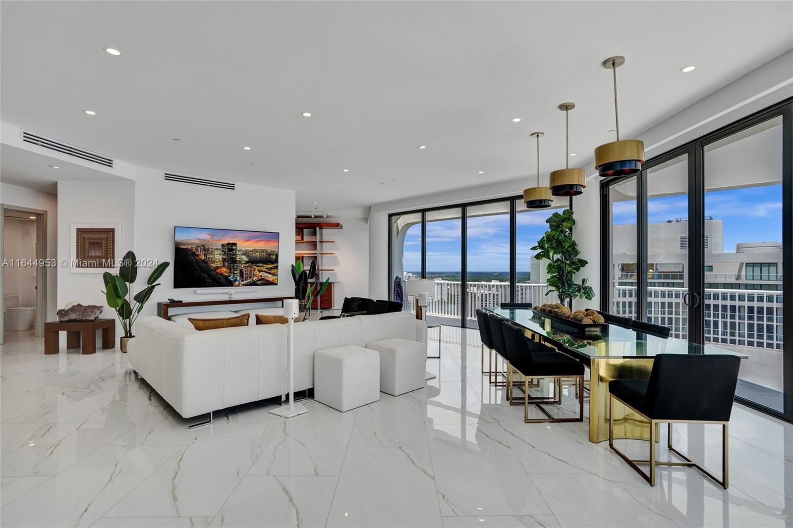 3000 Island Blvd PH-4
