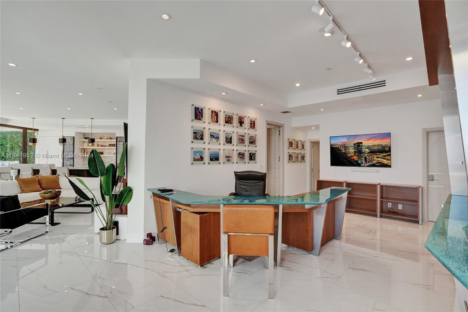 3000 ISL BLVD WILLIAMS IS - Residential