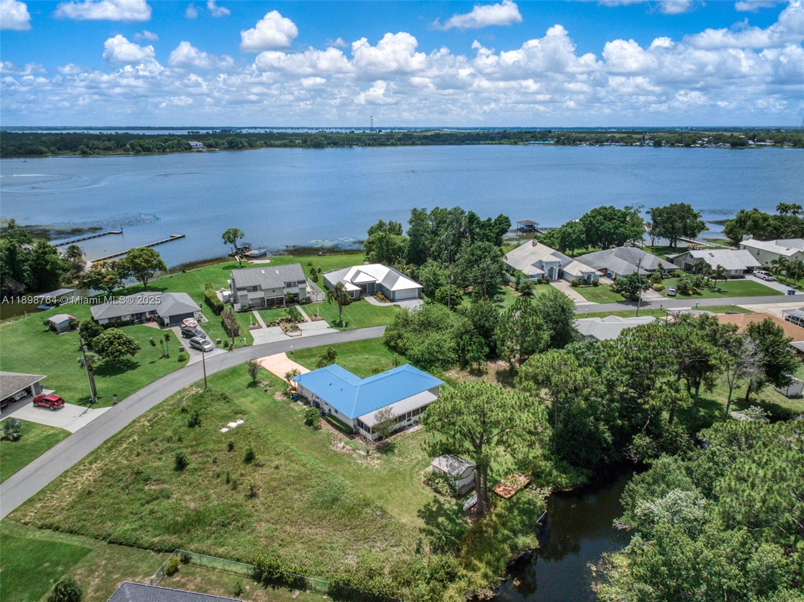 3271.000 - SUN N LAKES L. - Residential