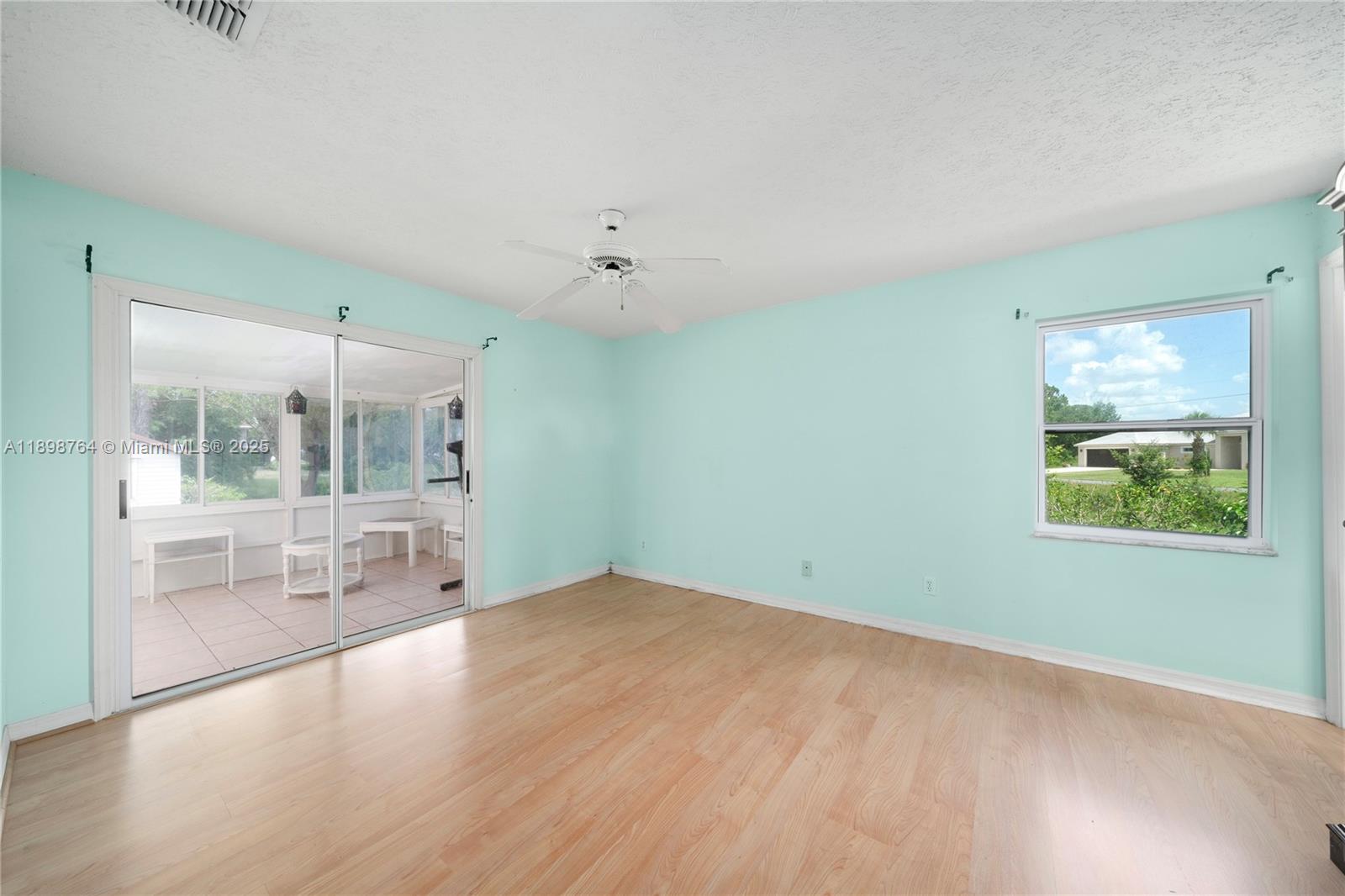 3271.000 - SUN N LAKES L. - Residential