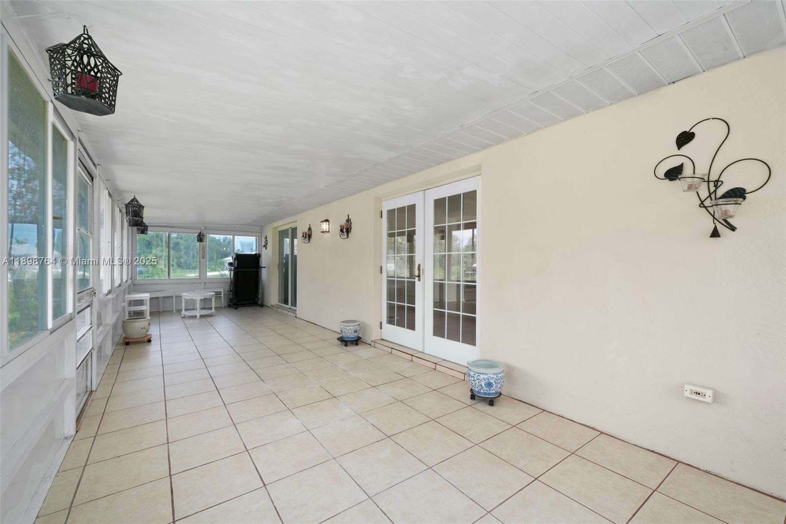 3271.000 - SUN N LAKES L. - Residential