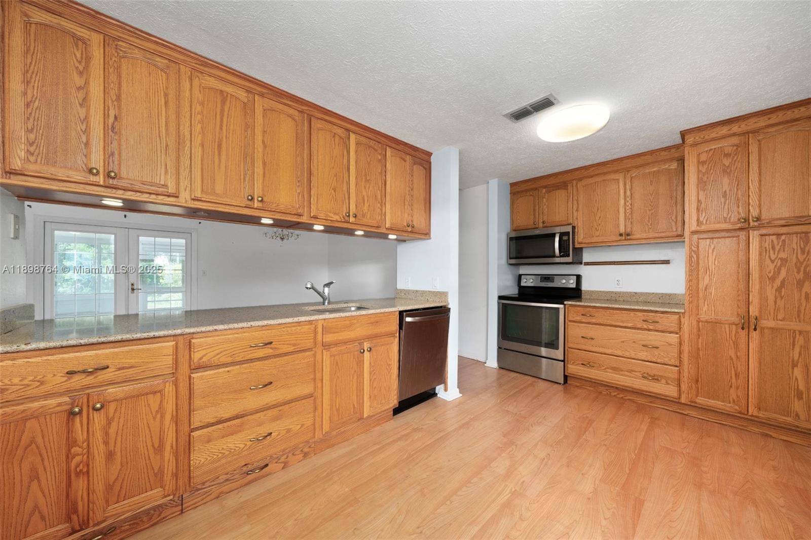 3271.000 - SUN N LAKES L. - Residential