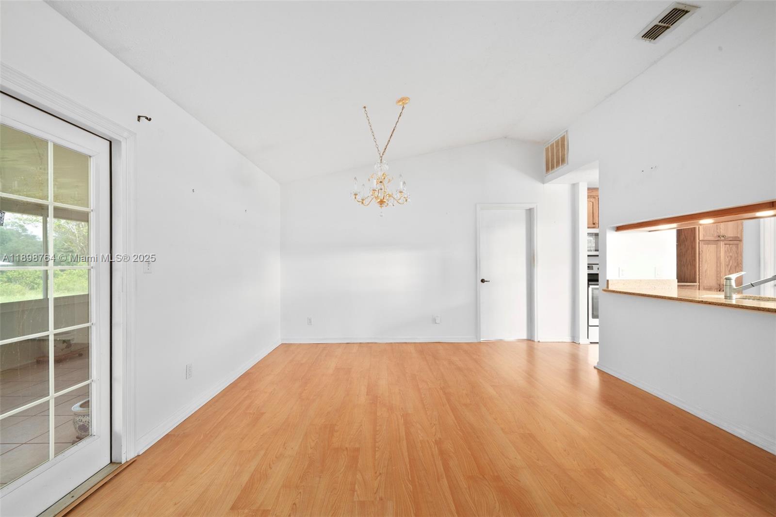 3271.000 - SUN N LAKES L. - Residential