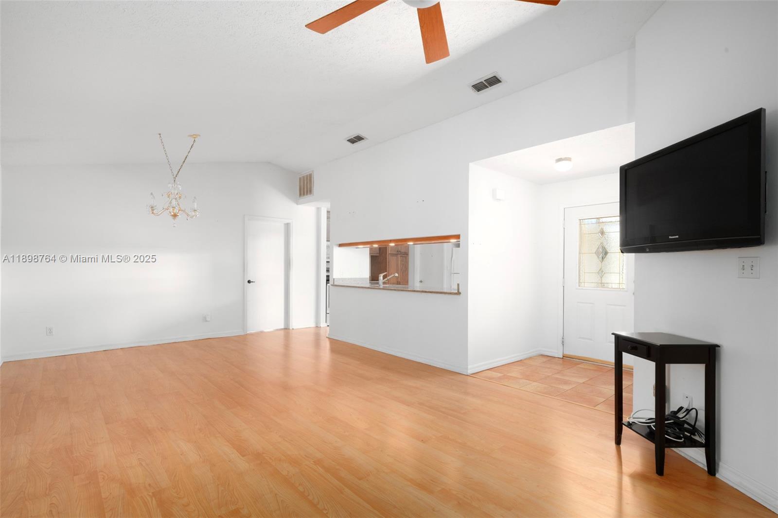 3271.000 - SUN N LAKES L. - Residential