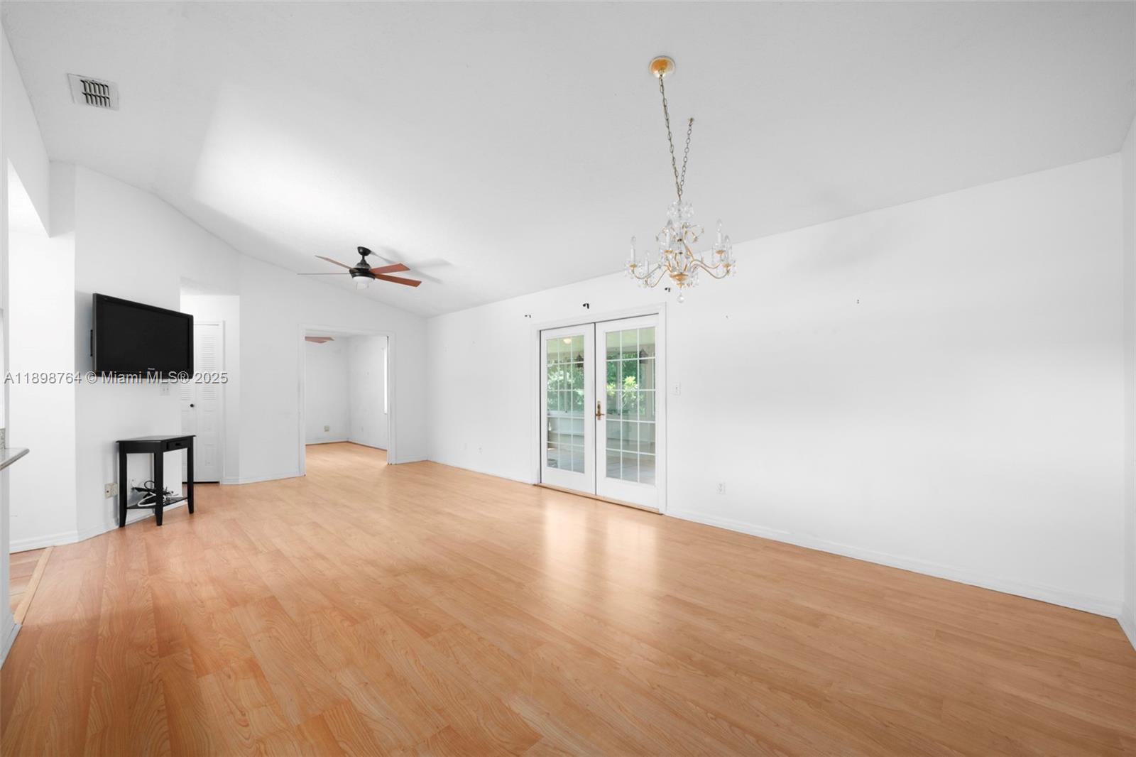 3271.000 - SUN N LAKES L. - Residential