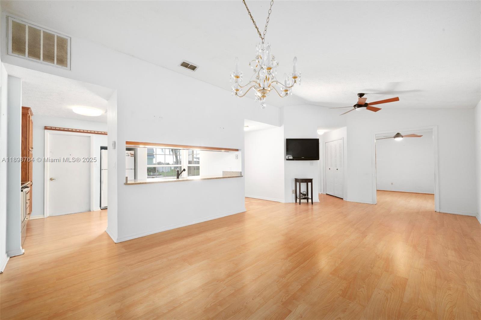 3271.000 - SUN N LAKES L. - Residential