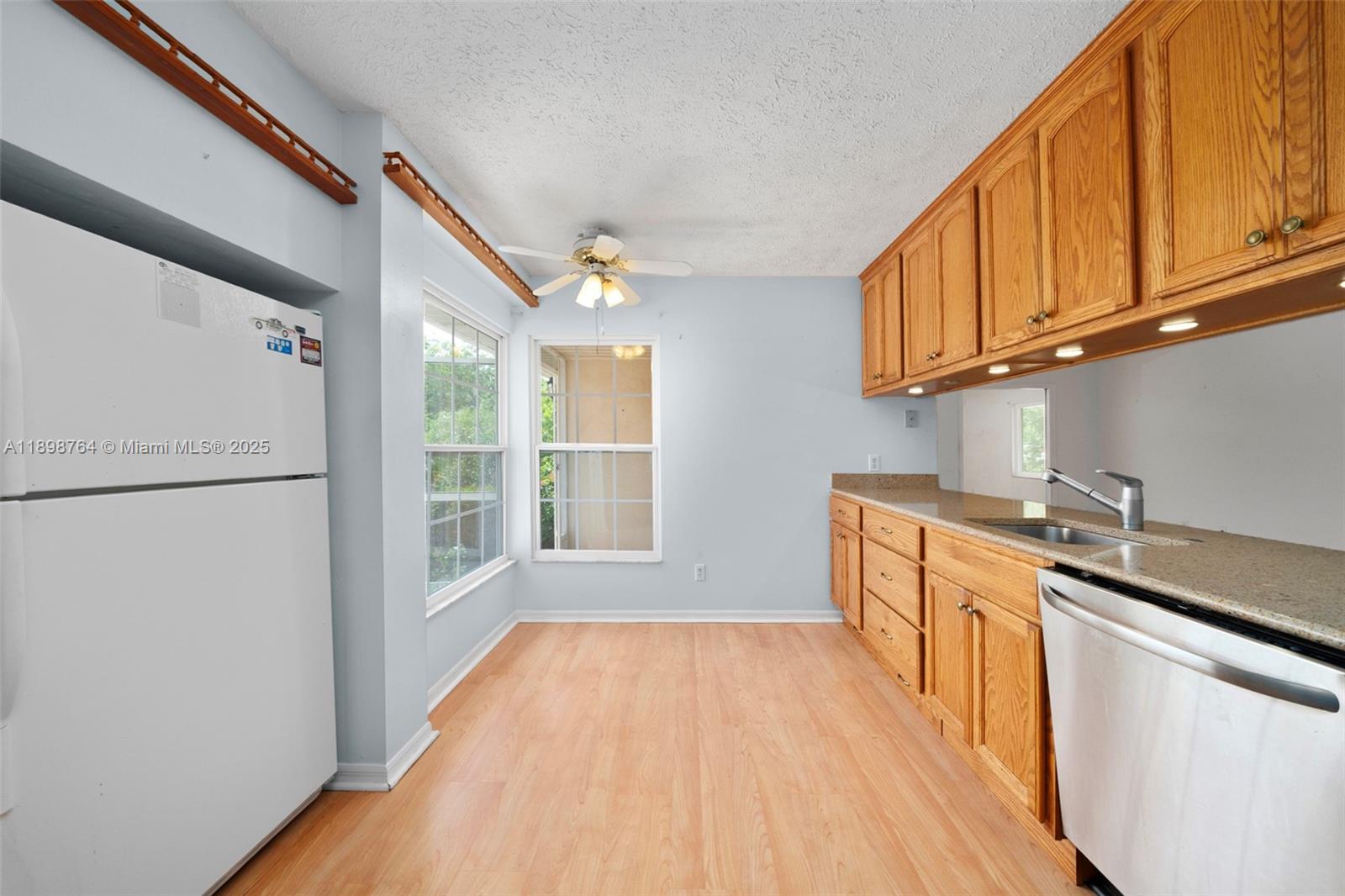 3271.000 - SUN N LAKES L. - Residential