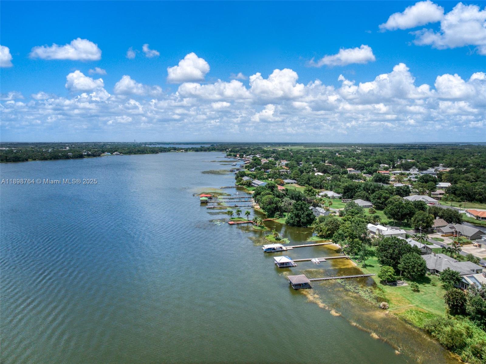 3271.000 - SUN N LAKES L. - Residential