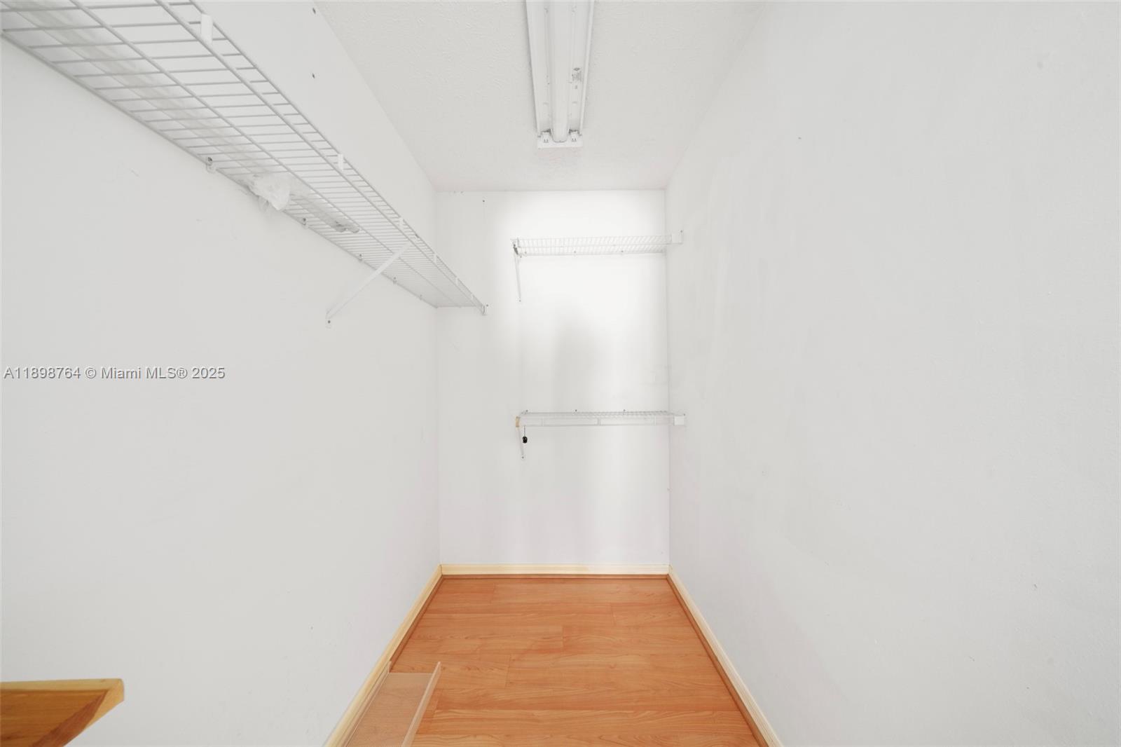 3271.000 - SUN N LAKES L. - Residential