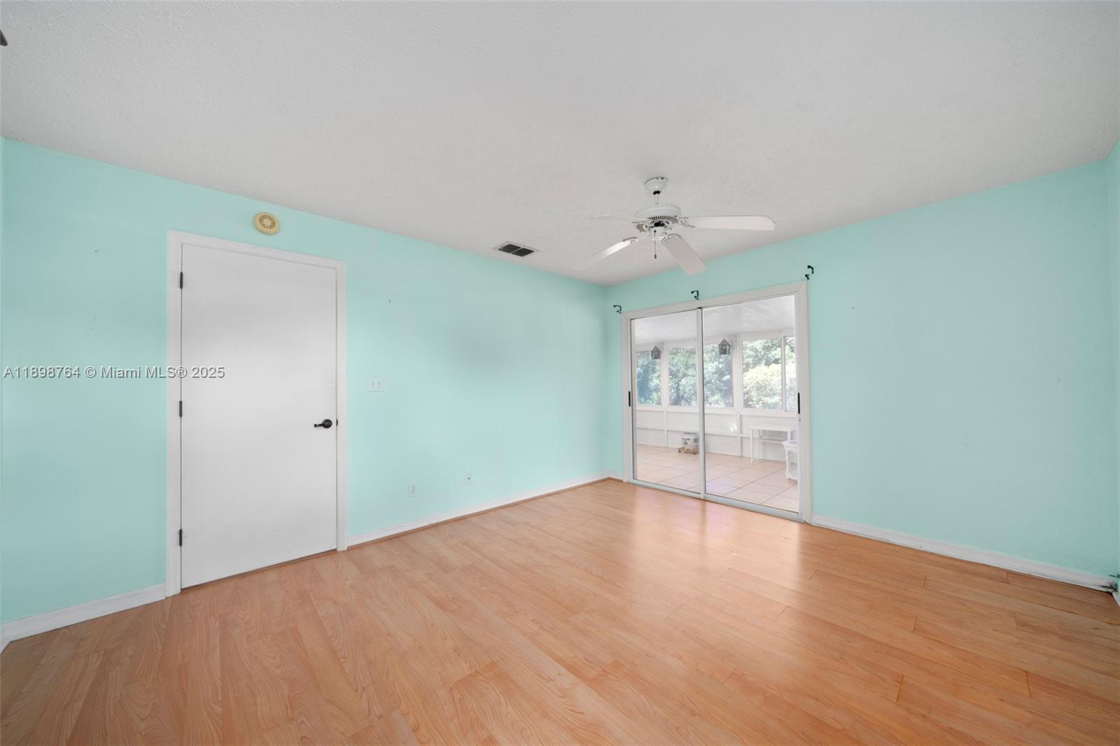 3271.000 - SUN N LAKES L. - Residential