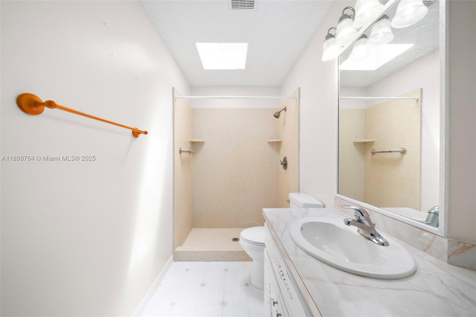 3271.000 - SUN N LAKES L. - Residential