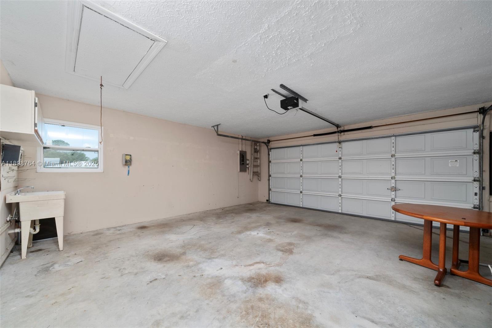 3271.000 - SUN N LAKES L. - Residential