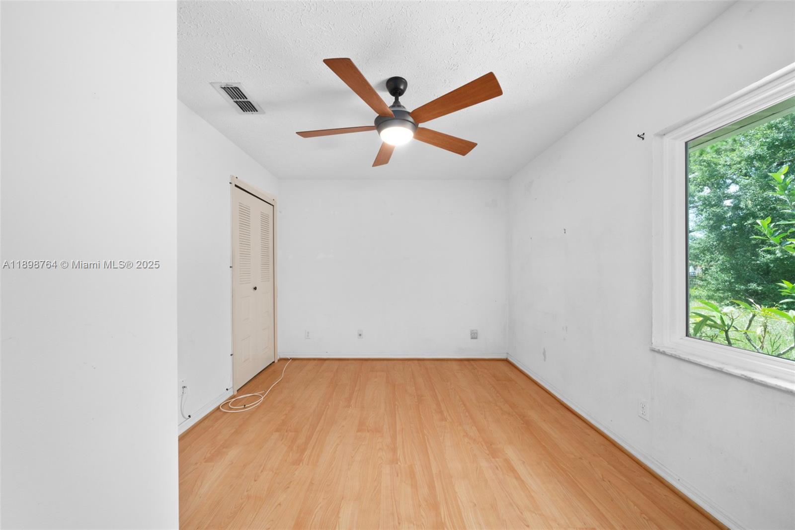 3271.000 - SUN N LAKES L. - Residential