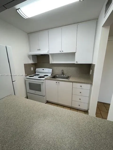 North Miami, Florida 33161, United States, 1 Bedroom Bedrooms, ,1 BathroomBathrooms,Residential,Active,104186