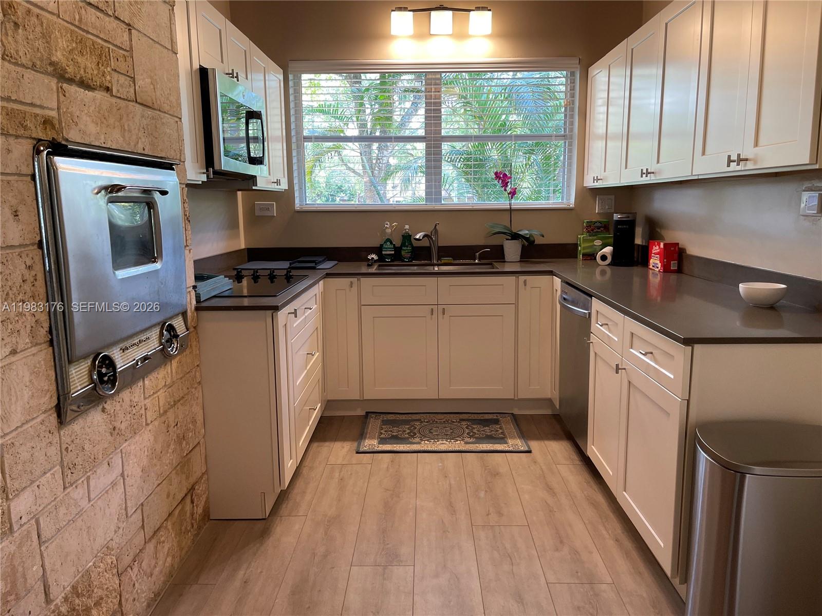 SUNNY SOUTH ACRES - Residential Lease