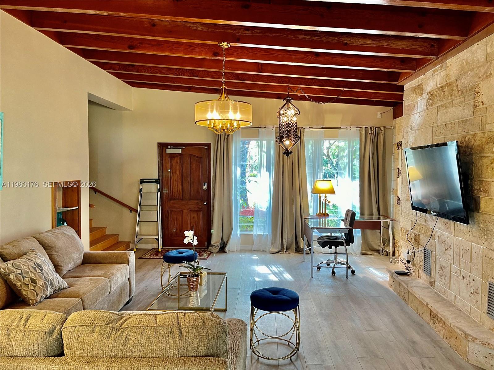 SUNNY SOUTH ACRES - Residential Lease