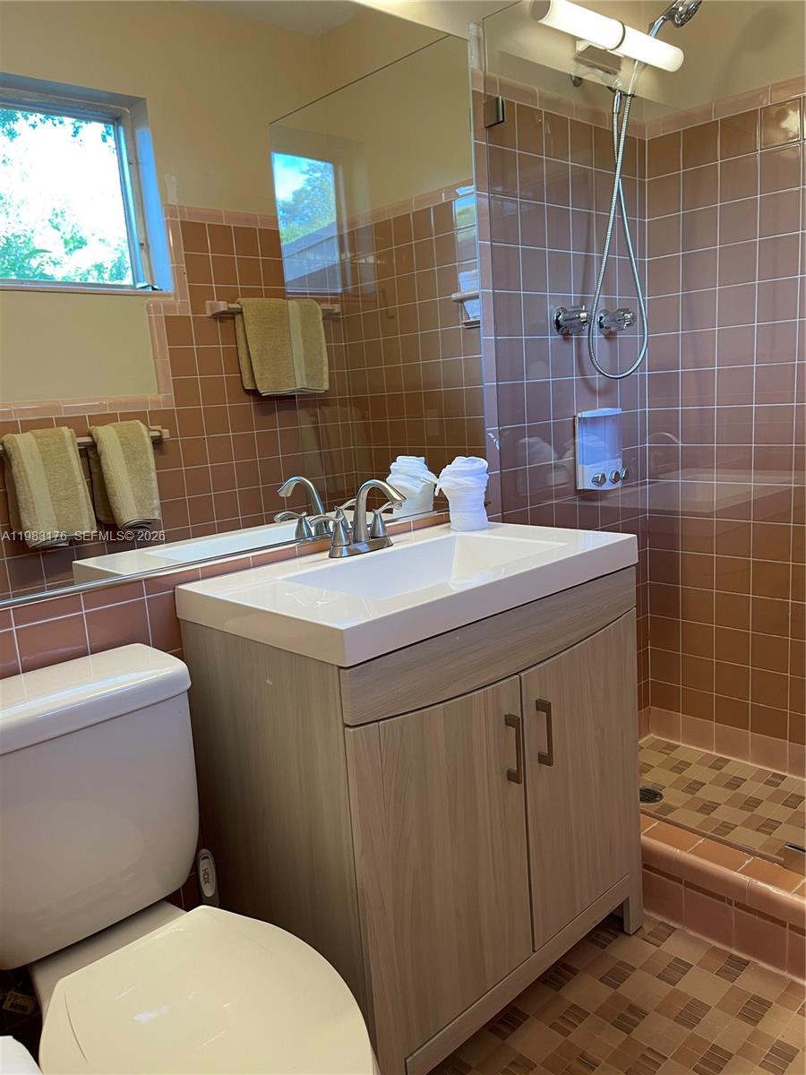 SUNNY SOUTH ACRES - Residential Lease