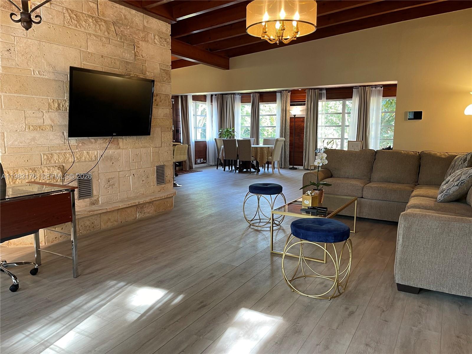 SUNNY SOUTH ACRES - Residential Lease