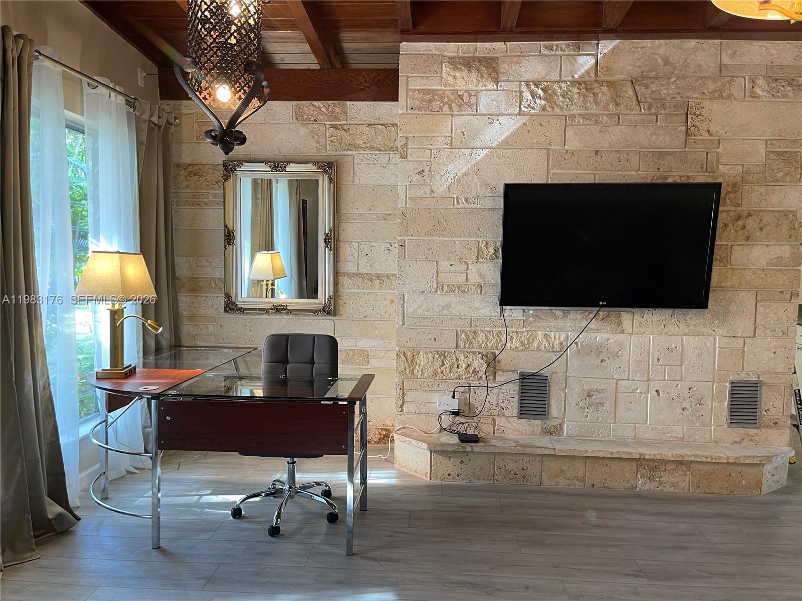 SUNNY SOUTH ACRES - Residential Lease