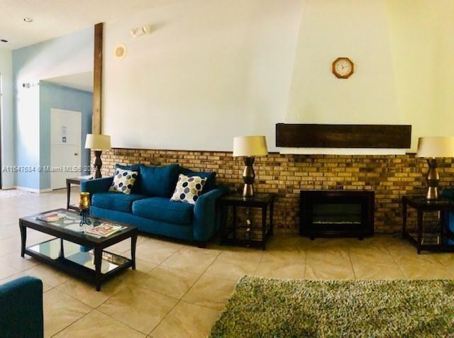 CASCADES OF LAUDERHILL 2 - Residential
