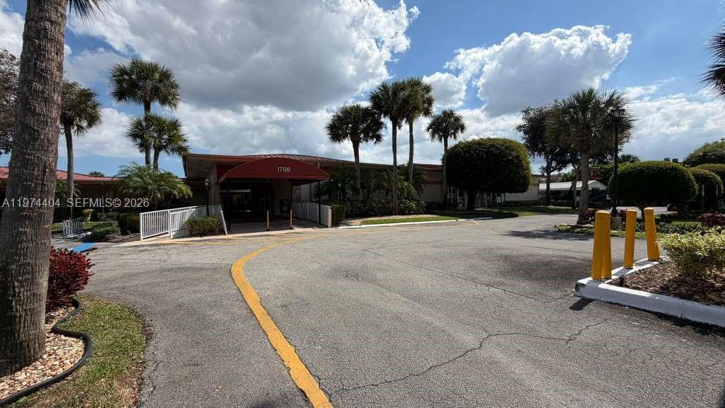 GOLDEN LAKES VILLAGE COND - Residential