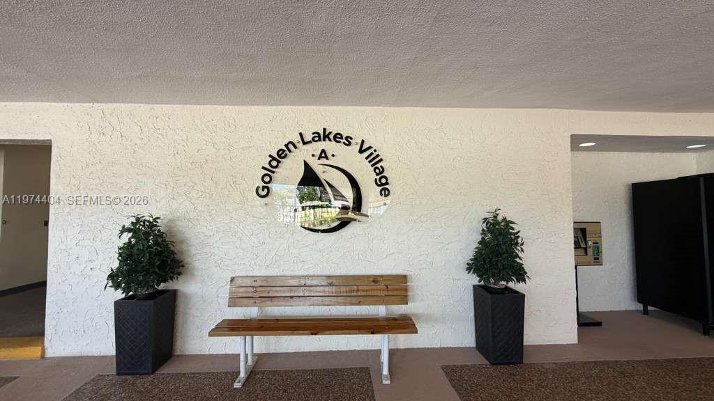 GOLDEN LAKES VILLAGE COND - Residential