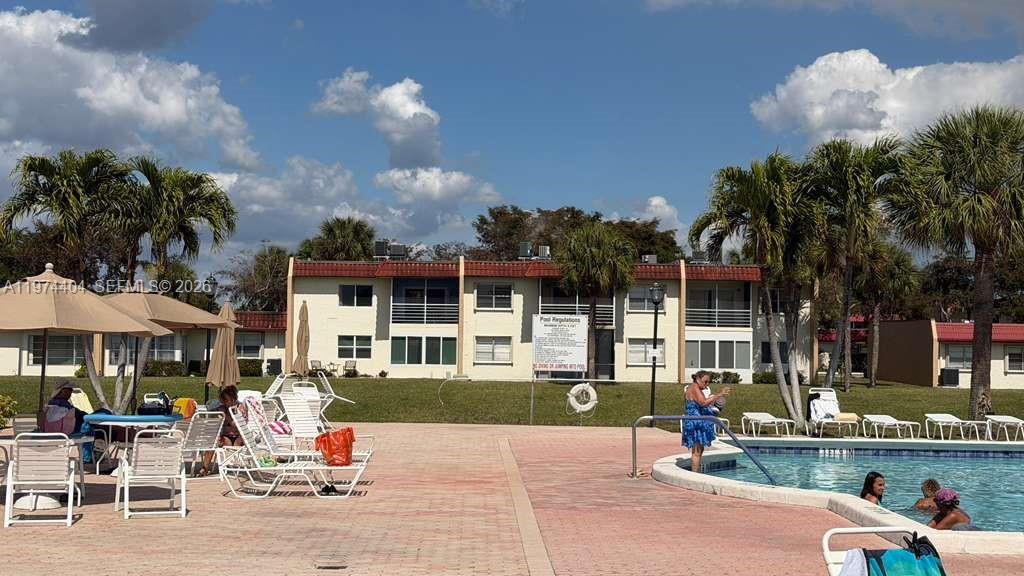 GOLDEN LAKES VILLAGE COND - Residential