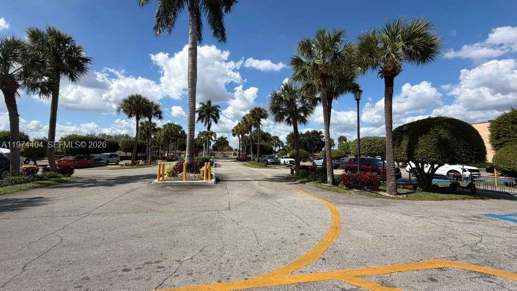 GOLDEN LAKES VILLAGE COND - Residential