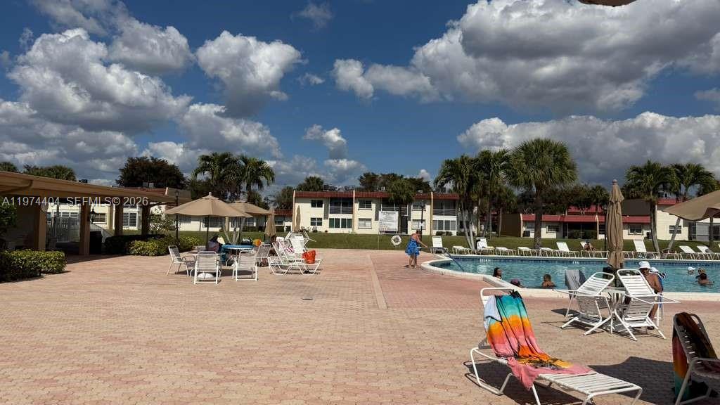 GOLDEN LAKES VILLAGE COND - Residential