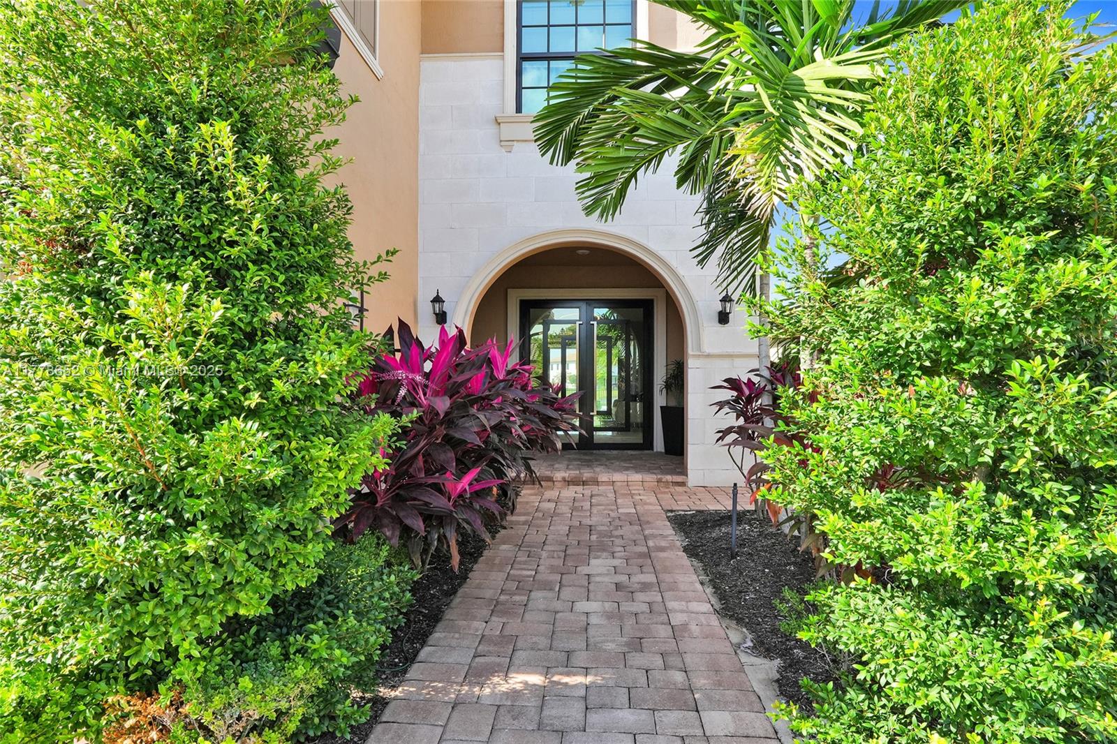 8665 E Baypoint Cir